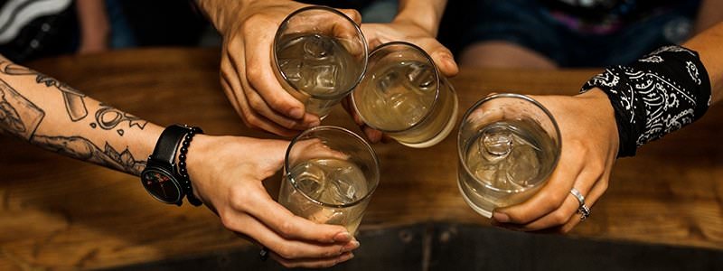 ¿Cómo puede afectarle a un adicto la "normalización" del alcohol en nuestra sociedad? 